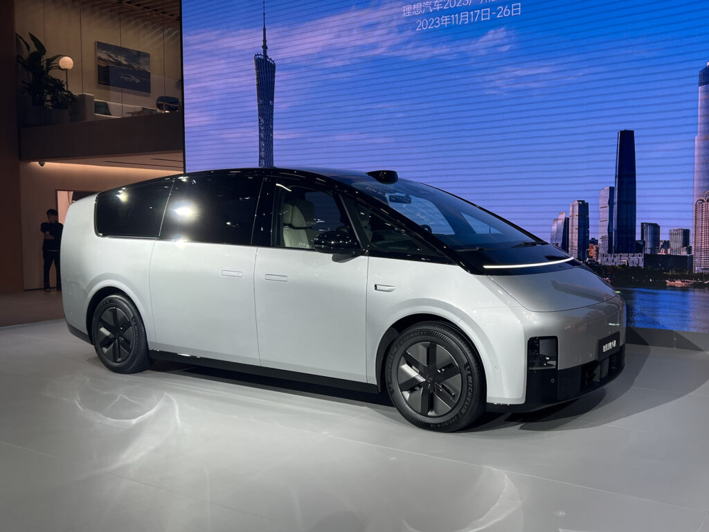 The all-new flagship family technology MPV Li Auto MEGA officially launched